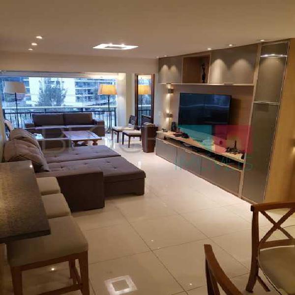 Apartamento com 4 Quartos à Venda, 117 m² por R$ 840.000