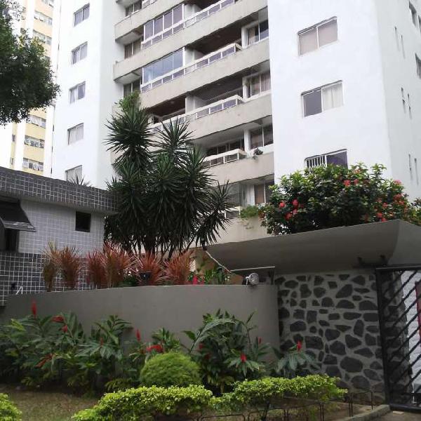 Apartamento com 4 Quartos à Venda, 120 m² por R$ 600.000