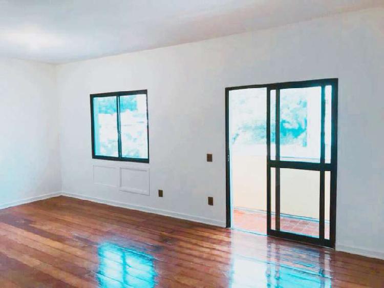 Apartamento com 4 Quartos à Venda, 140 m² por R$ 549.000