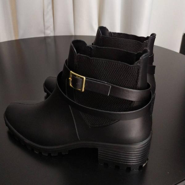 Bota Chiquiteira galocha de salto grosso preta