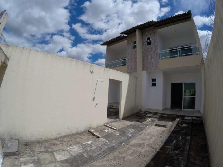 Casa com 3 Quartos à Venda, 116 m² por R$ 199.900 COD.