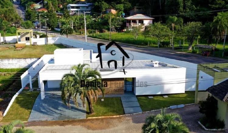 Casa com 4 Quartos à Venda, 190 m² por R$ 690.000 COD.