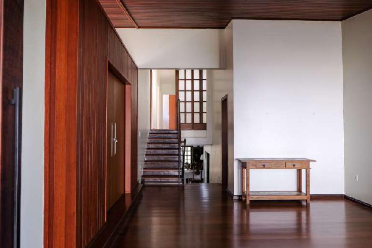 Casa com 4 Quartos à Venda, 328 m² por R$ 890.000 COD.