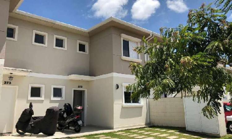 Casa de Condomínio com 3 Quartos à Venda, 105 m² por R$