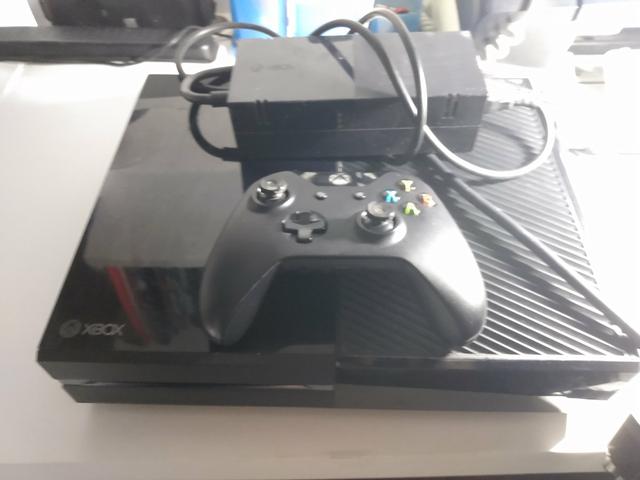 Xbox one + jogos + Kinect+ controle+ todos os cabos e fonte