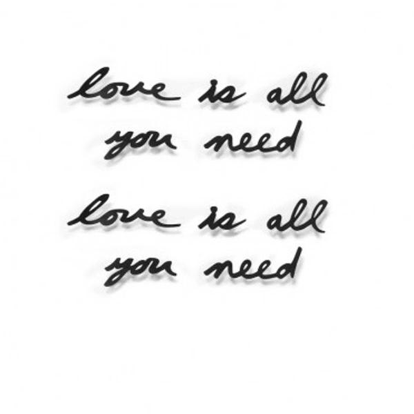 adorno de parede all you need is love