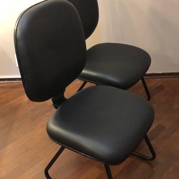 cadeiras confortáveis e resistentes