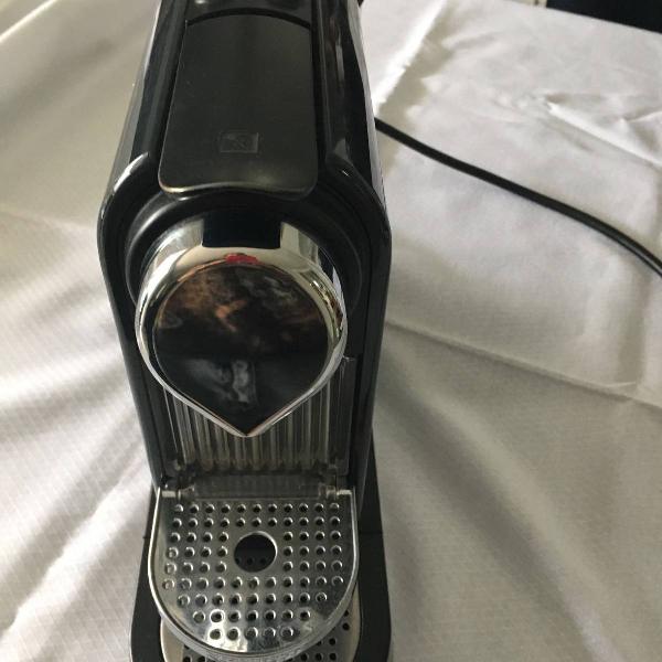 cafeteira eletrica nespresso c110 + preta com inox