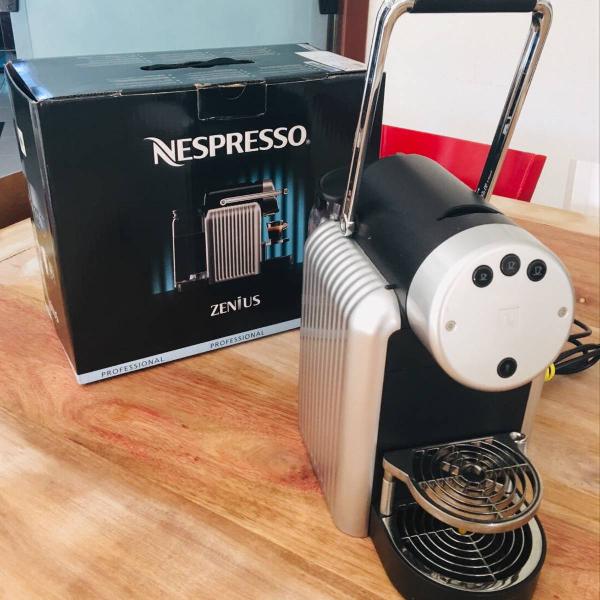 cafeteira nespresso zenius