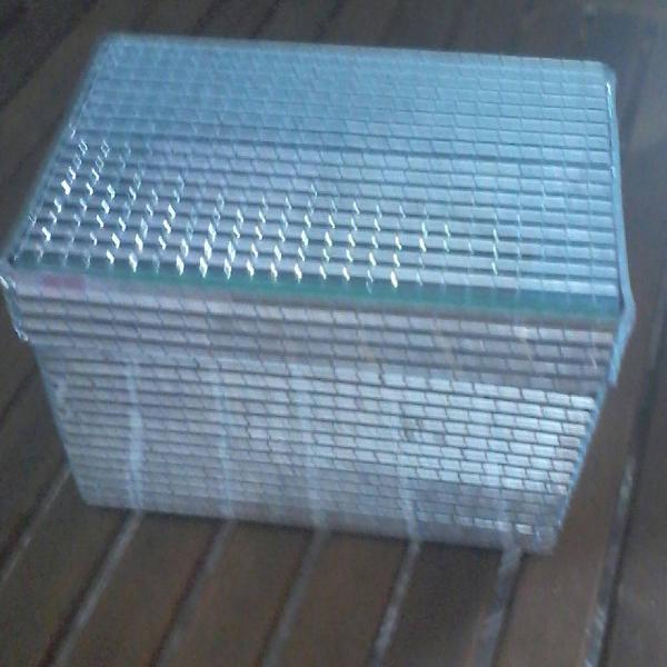 caixa espelhada de papelão duro