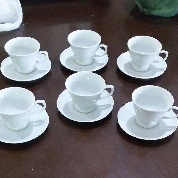 conjunto de xícaras de café com pires porcelana branca