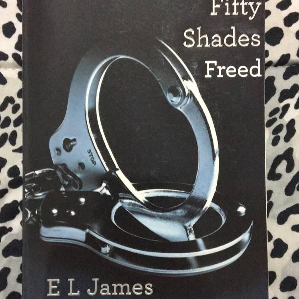livro fifty shades freed - cinquenta tons de cinza em