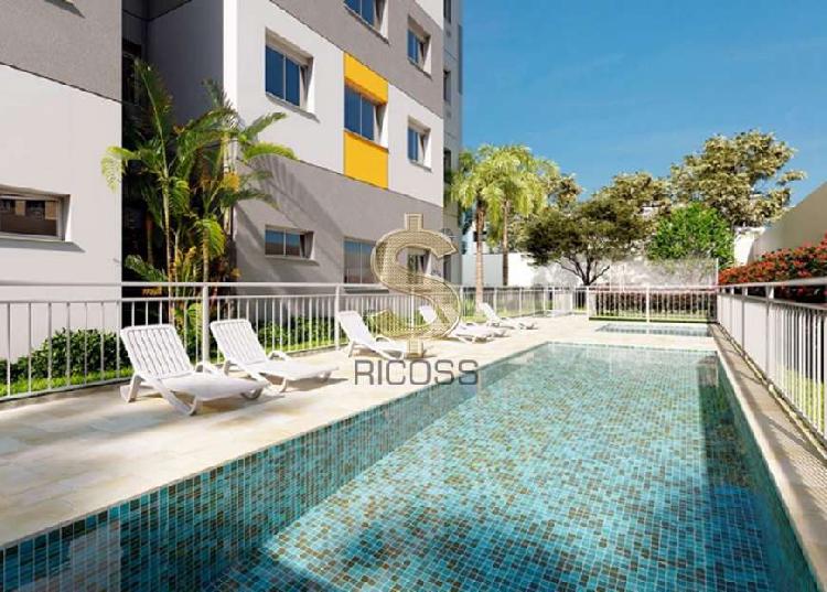 Apartamento com 2 Quartos à Venda, 37 m² por R$ 213.000