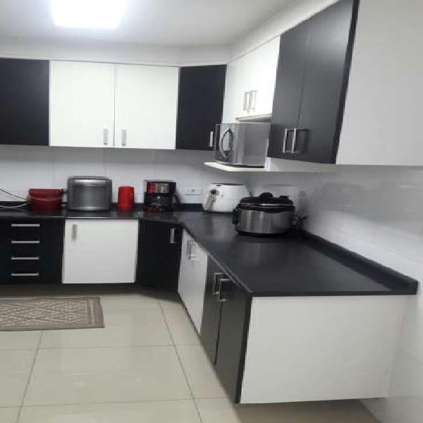 Apartamento com 2 Quartos à Venda, 54 m² por R$ 190.000