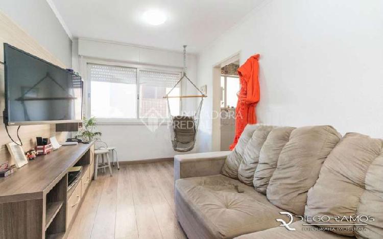 Apartamento com 2 Quartos à Venda, 63 m² por R$ 300.000