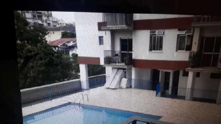 Apartamento com 2 Quartos à Venda, 65 m² por R$ 280.000