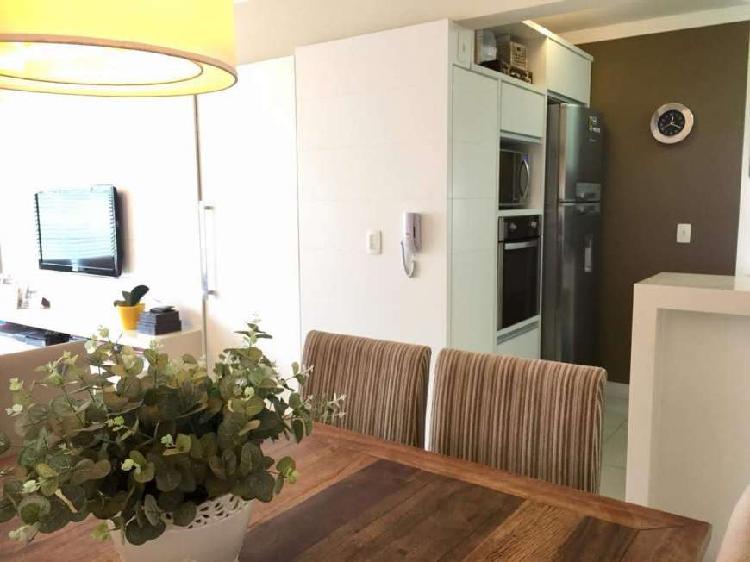 Apartamento com 2 Quartos à Venda, 69 m² por R$ 270.000