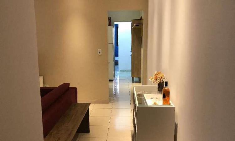 Apartamento com 2 Quartos à Venda, 70 m² por R$ 197.000