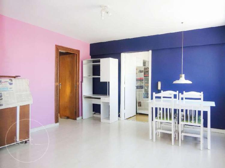 Apartamento com 2 Quartos à Venda, 70 m² por R$ 530.000