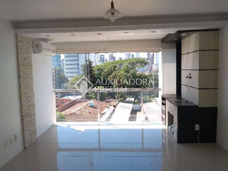 Apartamento com 2 Quartos à Venda, 71 m² por R$ 280.000