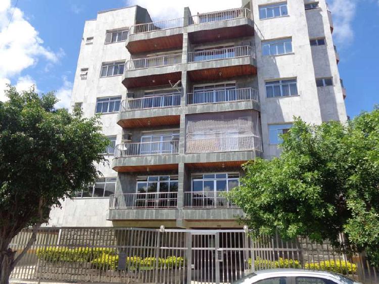 Apartamento com 2 Quartos à Venda, 83 m² por R$ 370.000