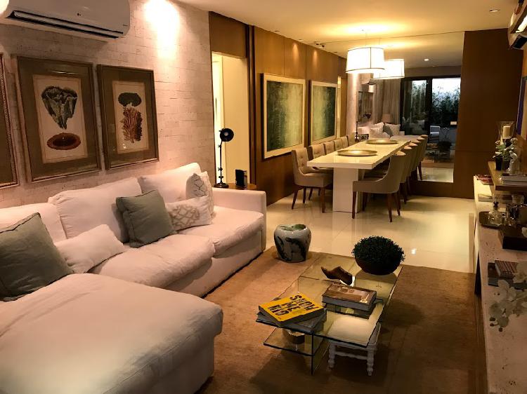 Apartamento com 3 Quartos à Venda, 134 m² por R$ 830.000