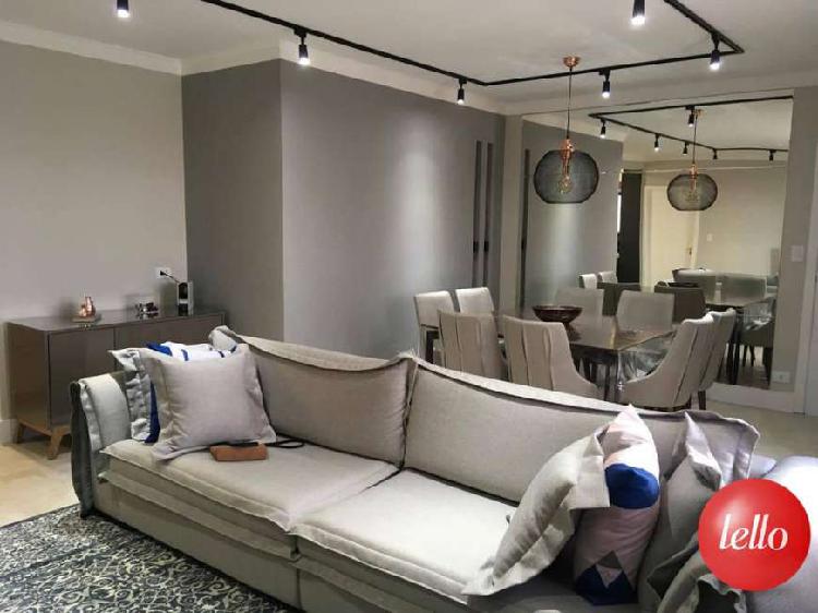 Apartamento com 3 Quartos à Venda, 136 m² por R$ 790.000