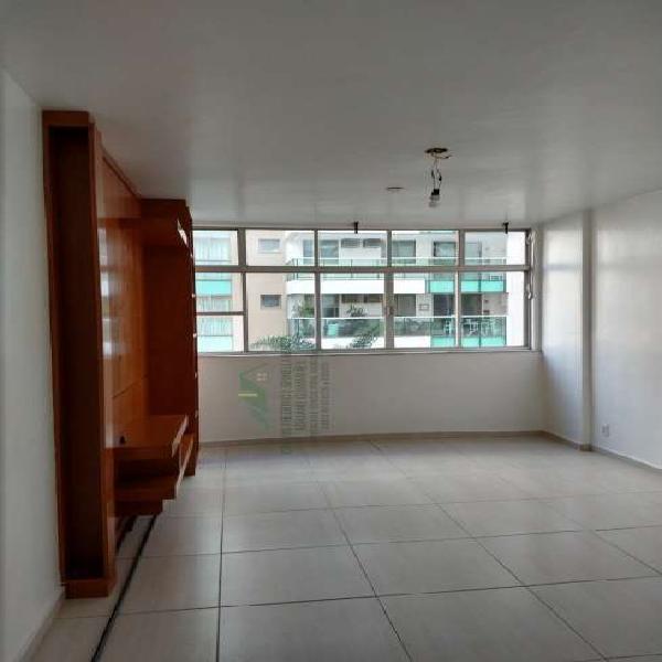 Apartamento com 3 Quartos à Venda, 148 m² por R$ 750.000