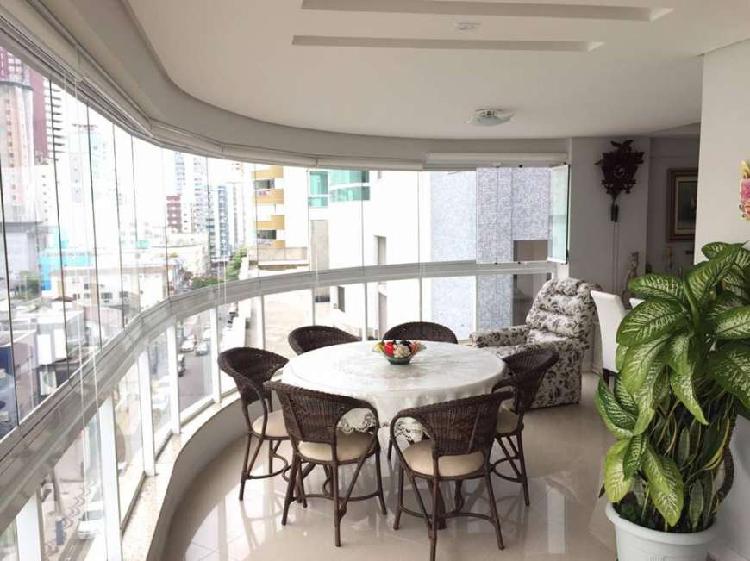 Apartamento com 3 Quartos à Venda, 150 m² por R$ 980.000