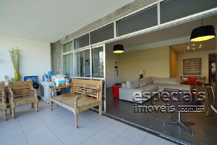 Apartamento com 3 Quartos à Venda, 160 m² por R$ 1.590.000