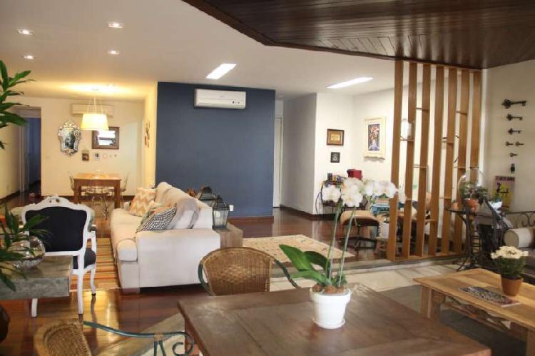 Apartamento com 3 Quartos à Venda, 165 m² por R$ 1.450.000