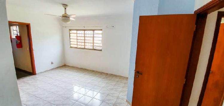 Apartamento com 3 Quartos à Venda, 94 m² por R$ 200.000