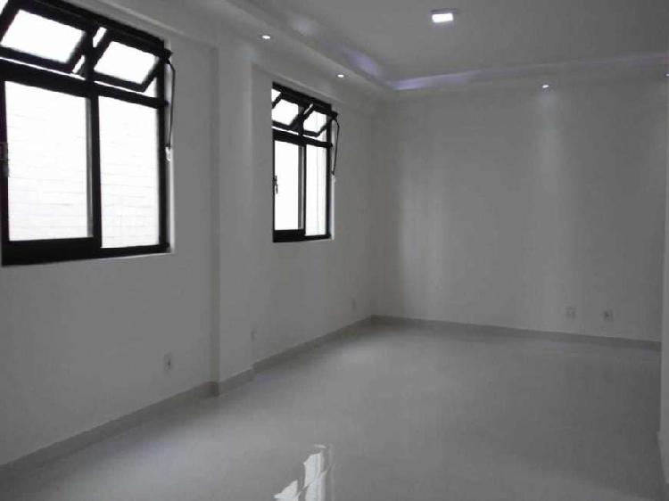 Apartamento com 3 Quartos à Venda, 95 m² por R$ 340.000