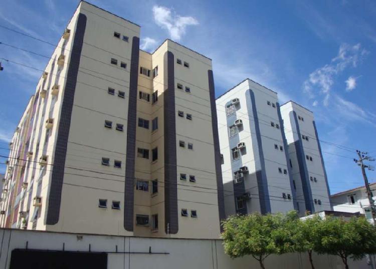 Apartamento com 3 Quartos para Alugar, 95 m² por R$