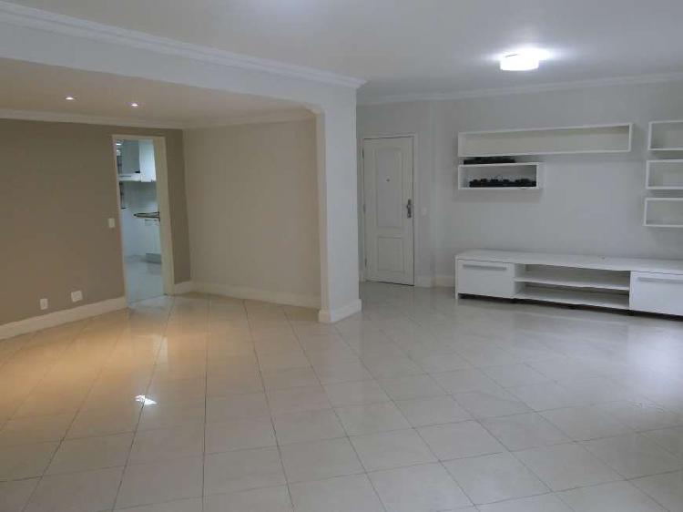 Apartamento com 4 Quartos à Venda, 150 m² por R$ 2.600.000