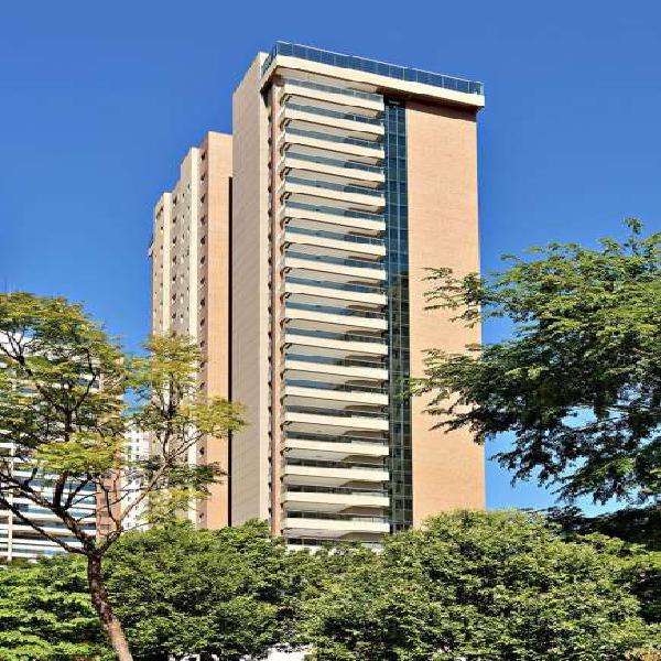 Apartamento com 4 Quartos à Venda, 245 m² por R$ 1.800.000