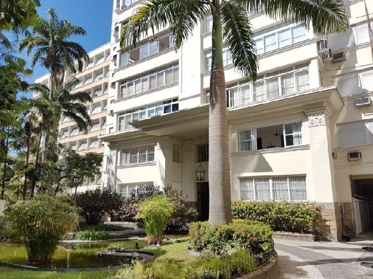 Apartamento com 4 Quartos para Alugar, 224 m² por R$