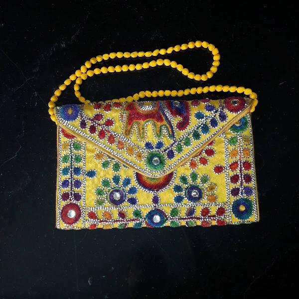 Bolsa estilo indiana amarela, bordada, com alça, podendo