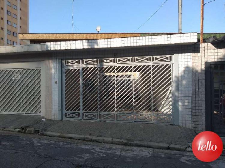 Casa com 3 Quartos para Alugar, 167 m² por R$ 2.200/Mês