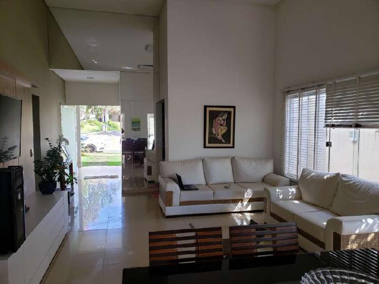 Casa de Condomínio com 3 Quartos à Venda, 206 m² por R$