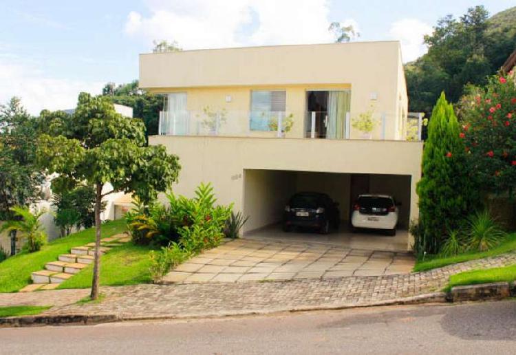 Casa de Condomínio com 3 Quartos à Venda, 314 m² por R$
