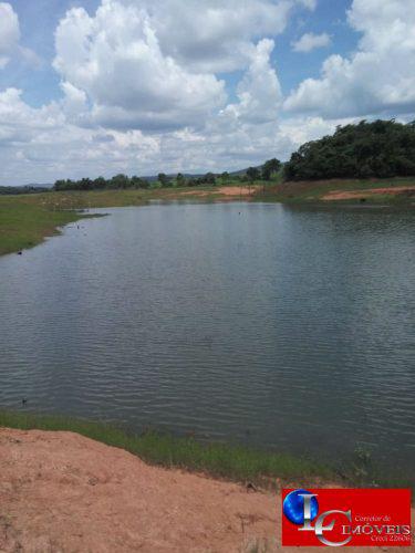 Chácara no Lago dos Ipês em caldas novas com 2532m²,