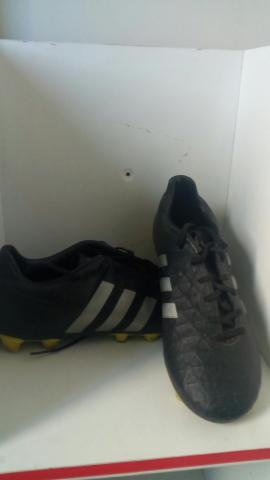 Chuteira adidas de cravo 38 e 39