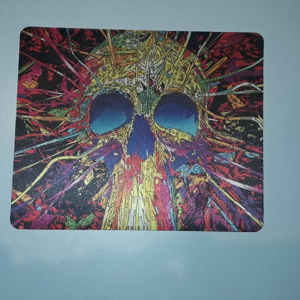 Mouse pad de caveira.