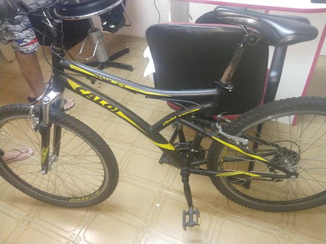 Vendo bicicleta caloi aro 26 tenho nota usada 1 mes