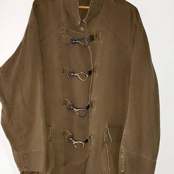 jaqueta de lona com ganchos