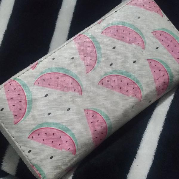 linda carteira de melancia para você guardar as suas