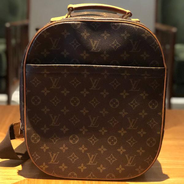 mochila com alça transpassada louis vuitton impecável