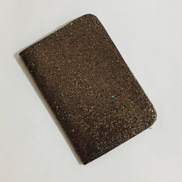 porta passaporte de couro com glitter