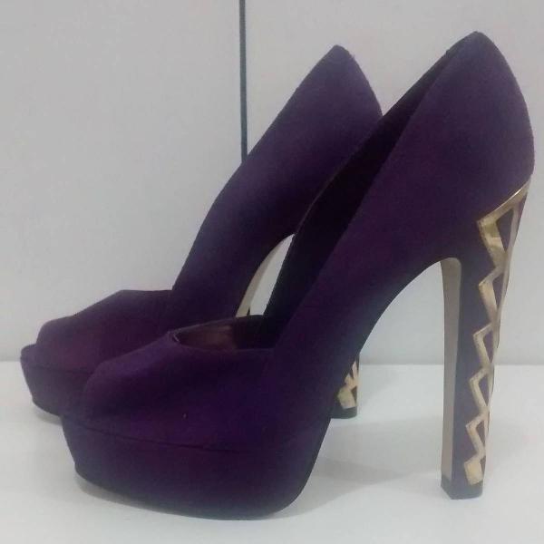 STUDIO TMLS PEEP TOE ROXO DETALHE DOURADO